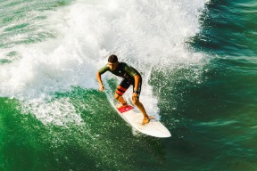 Leyu Sports (乐鱼体育)-公牛队迎战强敌，士气高涨，公牛队集锦